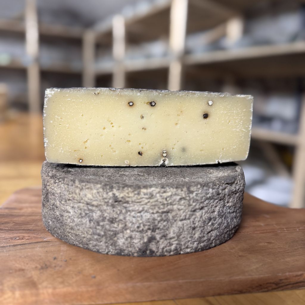 Formaggio Nero della Nona 1753® - RISERVA 9 Mesi