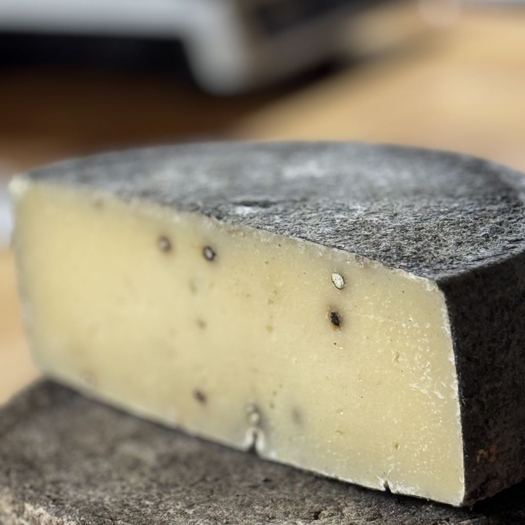 Formaggio Nero della Nona 1753® - RISERVA 9 Mesi