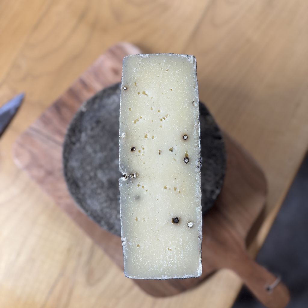Formaggio Nero della Nona 1753® - RISERVA 9 Mesi